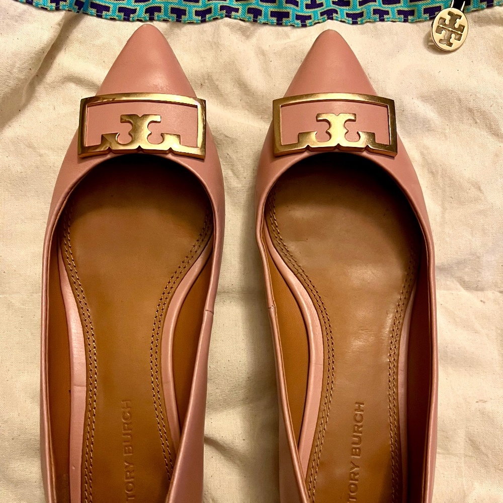 Tory Burch Gigi Pointed Toe Pink Leather Flats - Picture 2 of 8